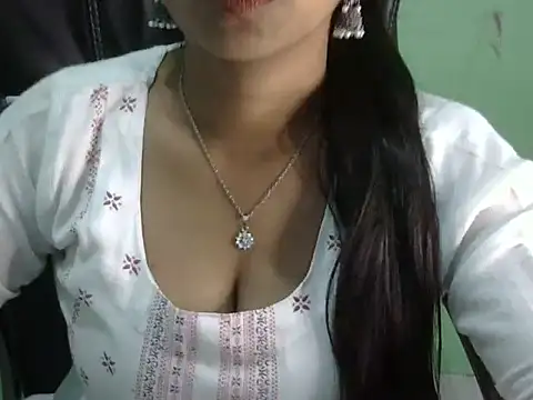 Snapshot of cute_momo_love chatting on May 7, 5:57 am cute momo love online show from May 7, 5:57 am