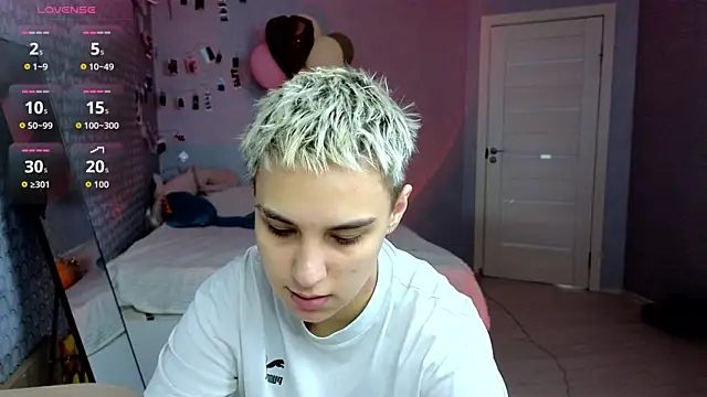 LuxuryLoverss online show from April 11, 11:03 am