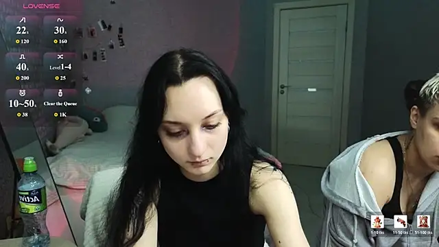 Snapshot of LuxuryLoverss chatting on April 23, 12:29 pm LuxuryLoverss online show from April 23, 12:29 pm