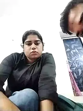 Snapshot of Cute_Piu chatting on February 22, 12:47 pm Cute Piu online show from February 22, 12:47 pm