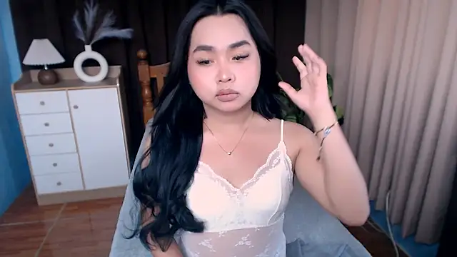 hoellygia online show from March 11, 7:47 am