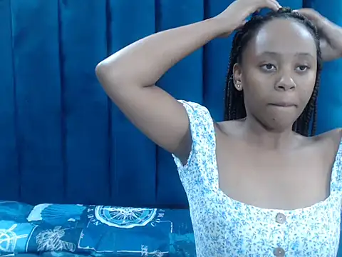 Snapshot of CreamyTea chatting on March 14, 5:35 am CreamyTea online show from March 14, 5:35 am