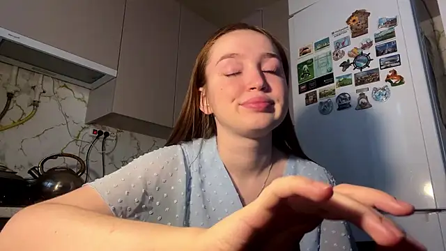 Hanna  Montanna online show from March 12, 2:01 pm