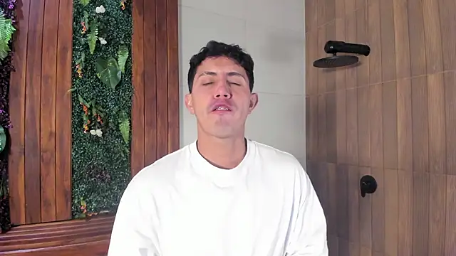 Snapshot of kamal_wolff chatting on February 28, 12:06 pm kamal wolff online show from February 28, 12:06 pm