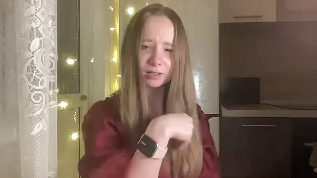 cutefoxieee online show from April 13, 9:20 pm