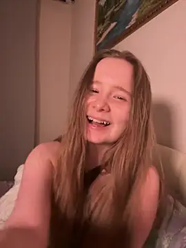 cutefoxieee online show from August 1, 11:25 pm