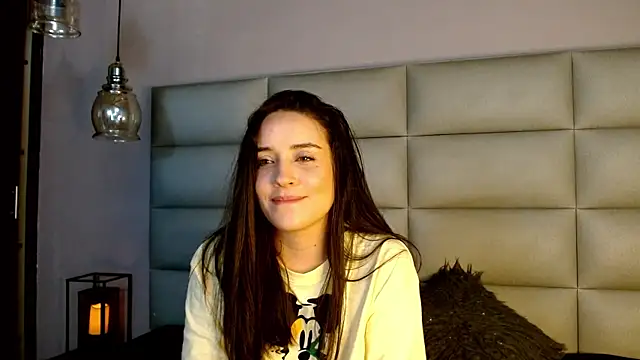 Snapshot of ashley-green- chatting on March 5, 1:23 am ashley-green- online show from March 5, 1:23 am