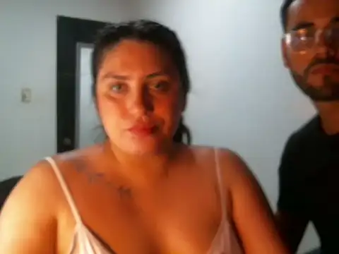 lia and cris online show from February 24, 1:47 am