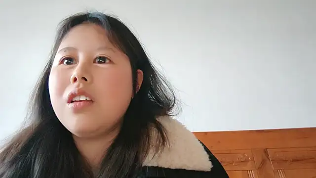 Snapshot of Hannah-33 chatting on February 28, 7:42 am Hannah-33 online show from February 28, 7:42 am