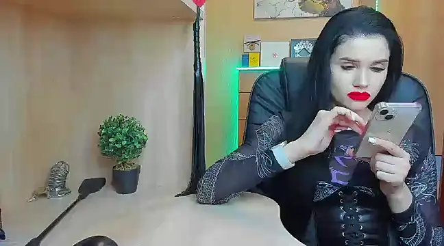 KristiTopxx online show from December 4, 10:30 pm