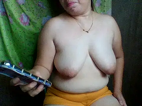 sweet lhyn online show from July 9, 3:10 am