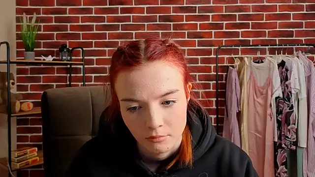 LauraaStokes online show from March 5, 10:55 am