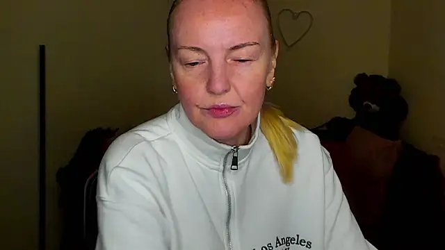 Snapshot of Bella_soulmate chatting on March 31, 11:21 am Bella soulmate online show from March 31, 11:21 am