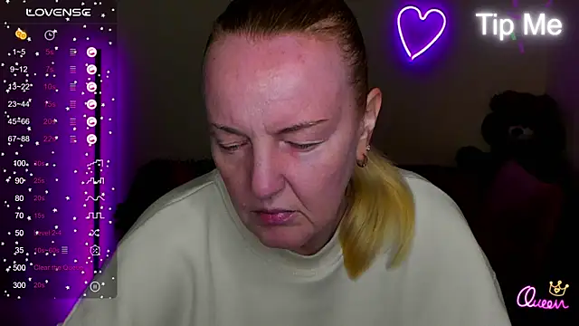 Snapshot of Bella_soulmate chatting on April 15, 11:28 am Bella soulmate online show from April 15, 11:28 am