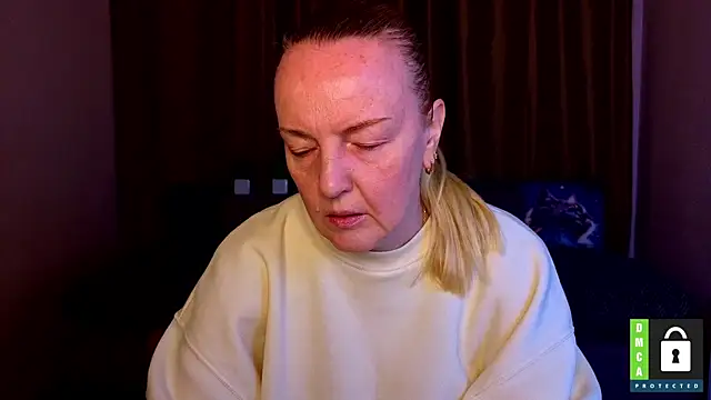 Snapshot of Bella_soulmate chatting on April 16, 11:22 am Bella soulmate online show from April 16, 11:22 am