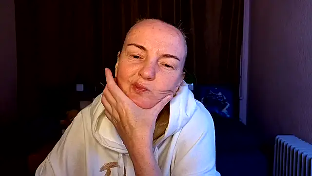 Snapshot of Bella_soulmate chatting on June 18, 5:30 am Bella soulmate online show from June 18, 5:30 am