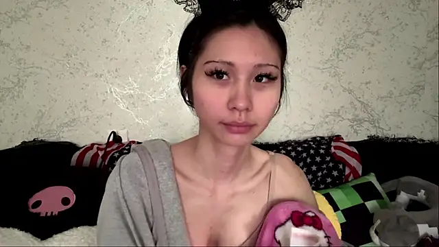 kishagrayone online show from May 24, 1:05 pm