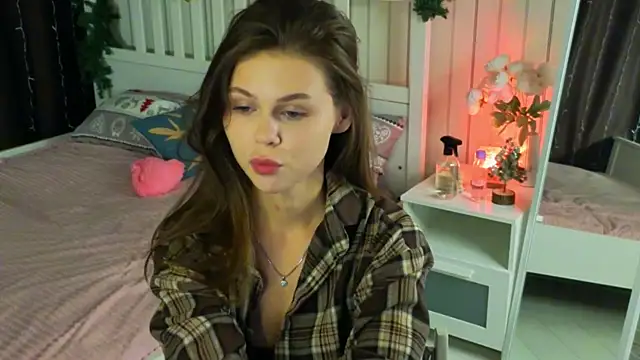 Snapshot of EarthaLevra chatting on March 1, 6:54 pm EarthaLevra online show from March 1, 6:54 pm