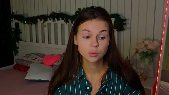 Snapshot of EarthaLevra chatting on March 8, 9:07 pm EarthaLevra online show from March 8, 9:07 pm