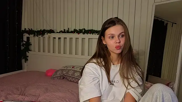 Snapshot of EarthaLevra chatting on March 14, 9:09 pm EarthaLevra online show from March 14, 9:09 pm