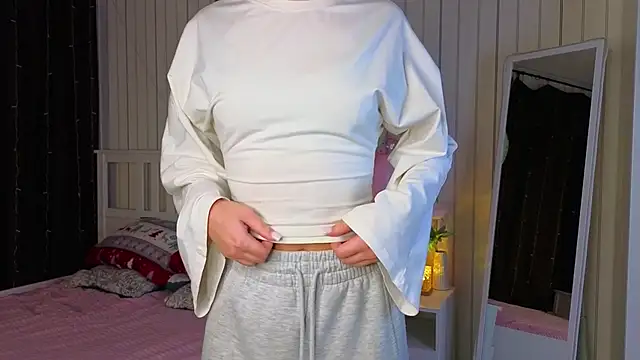 Snapshot of EarthaLevra chatting on April 7, 8:42 pm EarthaLevra online show from April 7, 8:42 pm