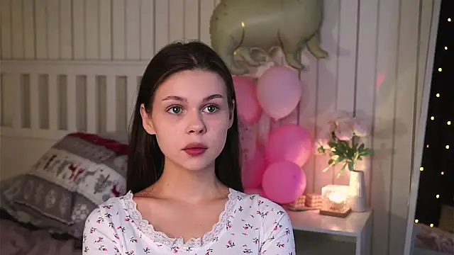 Snapshot of EarthaLevra chatting on April 9, 6:35 pm EarthaLevra online show from April 9, 6:35 pm