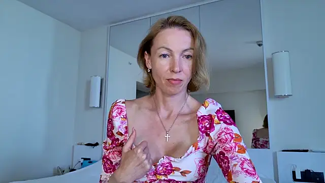 Snapshot of angelicfenix chatting on June 9, 8:37 am angelicfenix online show from June 9, 8:37 am
