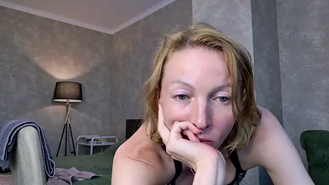 Snapshot of angelicfenix chatting on June 10, 1:43 pm angelicfenix online show from June 10, 1:43 pm