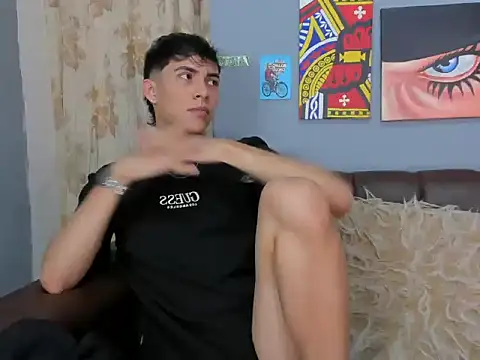 Snapshot of AronTawers chatting on February 26, 9:47 pm AronTawers online show from February 26, 9:47 pm