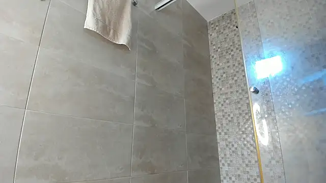 emily gaviria1 online show from April 15, 12:23 pm