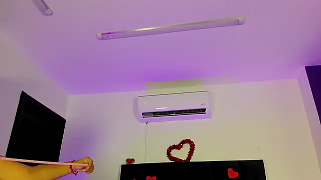 scarlet  ray  online show from March 3, 10:10 am