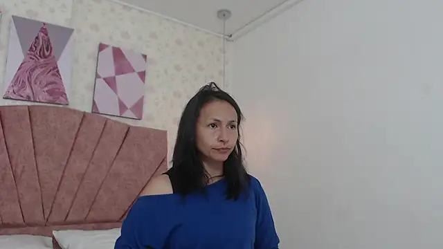 Nina Moom online show from February 24, 2:15 pm