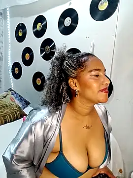 medusafox  online show from March 15, 8:48 pm