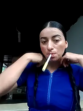 Snapshot of karolaybeba chatting on May 22, 9:20 pm karolaybeba online show from May 22, 9:20 pm