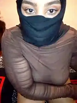 Snapshot of madleen_Mm chatting on March 1, 10:01 pm madleen Mm online show from March 1, 10:01 pm