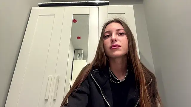 selena favn online show from March 6, 2:19 am