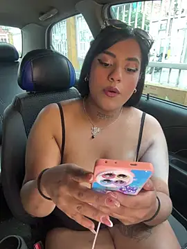 Nahomy firee online show from April 10, 7:07 pm