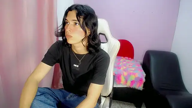 Snapshot of Larry_craft chatting on February 25, 8:18 pm Larry craft online show from February 25, 8:18 pm