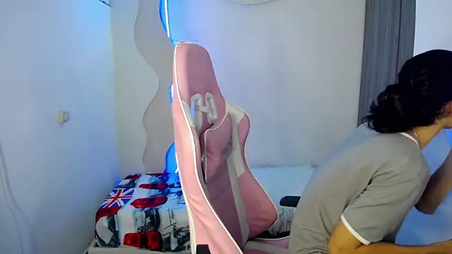 Larry craft online show from April 9, 8:36 pm