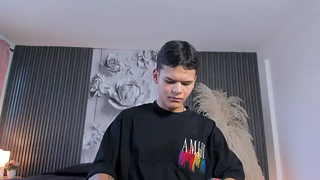 DylanRoyce  online show from March 22, 12:52 pm