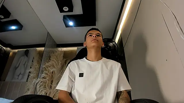 DylanRoyce  online show from April 4, 12:13 pm