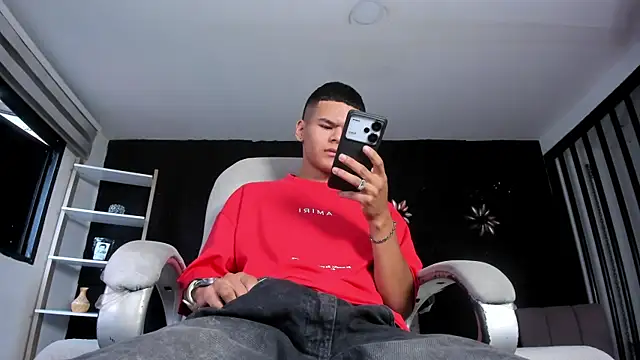 DylanRoyce  online show from April 9, 12:54 pm