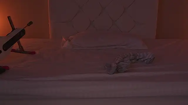 Dollhell online show from March 11, 10:10 am