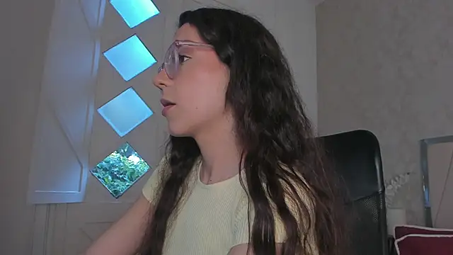 Arii wilde online show from April 9, 1:49 pm