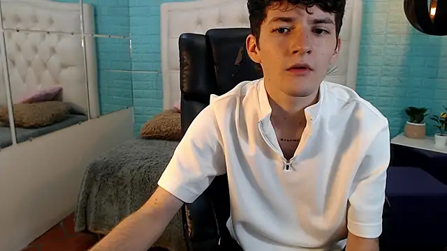 Snapshot of trevor_mob chatting on July 18, 4:00 pm trevor mob online show from July 18, 4:00 pm