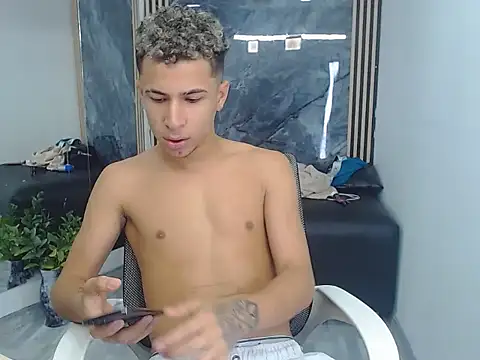 Hollmanhot online show from April 7, 2:23 am