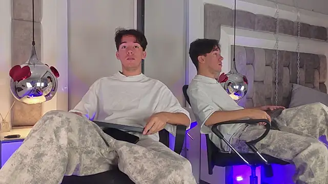 Austin Reedss online show from April 4, 2:14 pm