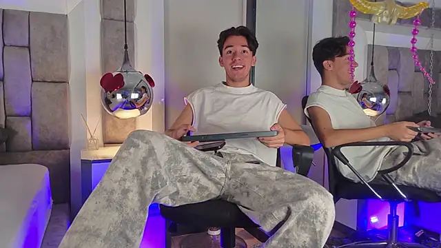 Austin Reedss online show from April 5, 1:19 pm