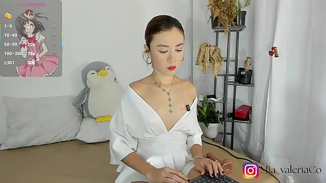 Mia-Valeria- online show from June 14, 6:04 am