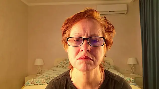 Snapshot of LioraWeiss chatting on March 2, 6:47 am LioraWeiss online show from March 2, 6:47 am